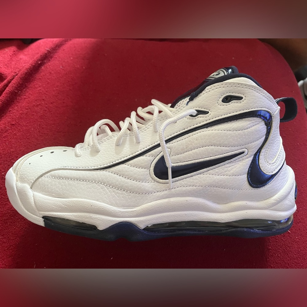 Nike air total max uptempo mens sneaker size 12. White and navy blue